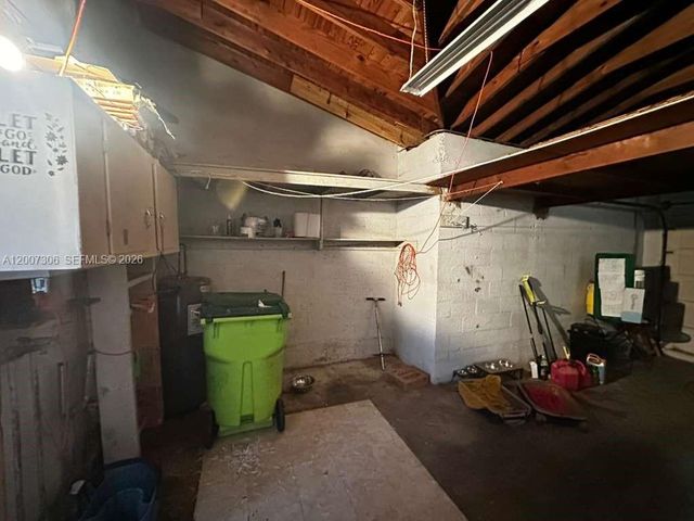 15 NW 88th St, El Portal, FL 33150