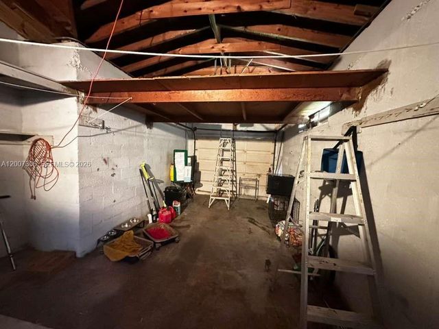 15 NW 88th St, El Portal, FL 33150