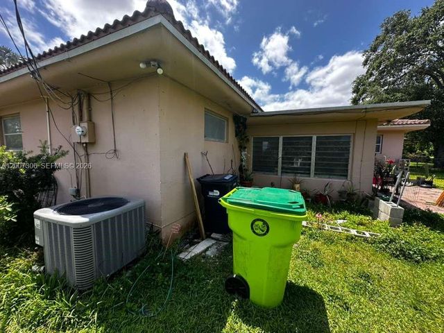 15 NW 88th St, El Portal, FL 33150