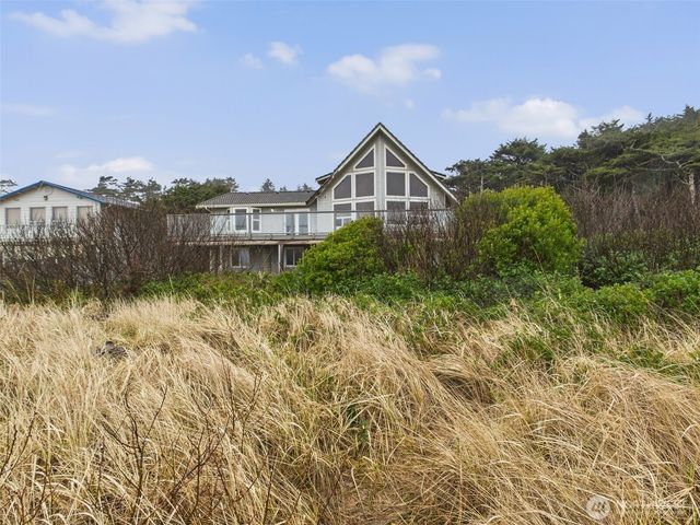 50 Diamond Drive, Pacific Beach, WA 98571