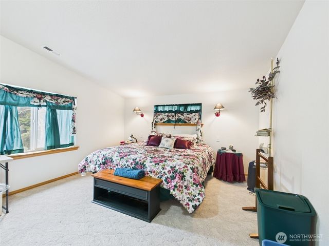 50 Diamond Drive, Pacific Beach, WA 98571