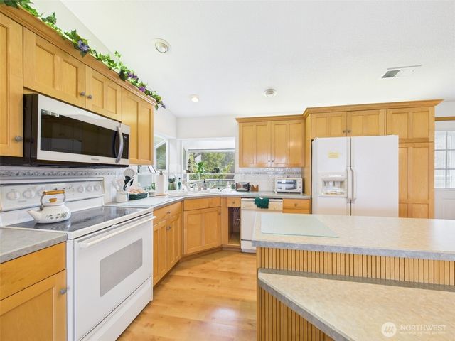 50 Diamond Drive, Pacific Beach, WA 98571