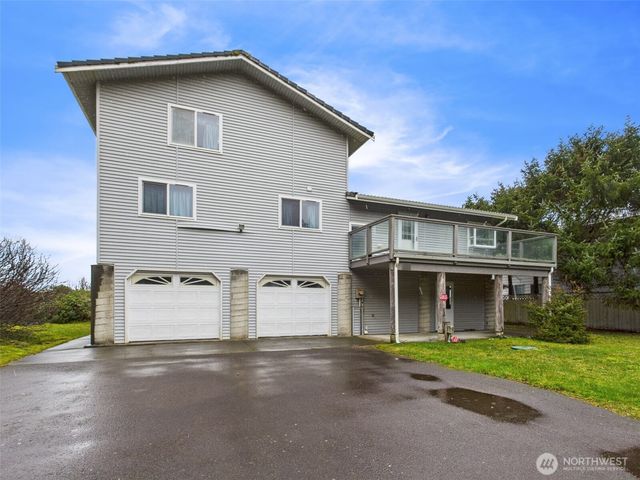 50 Diamond Drive, Pacific Beach, WA 98571