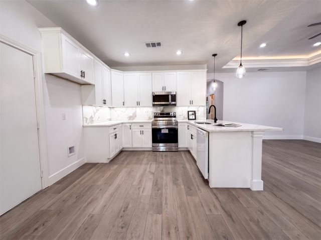 922 Gibbard Avenue, Wills Point, TX 75169