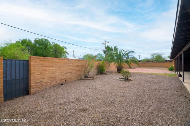 2536 N Tyndall Avenue, Tucson, AZ 85719