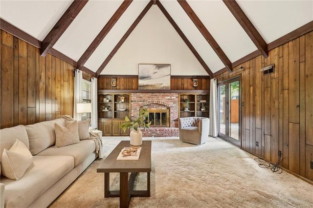 2201 W 120th Street, Leawood, KS 66209