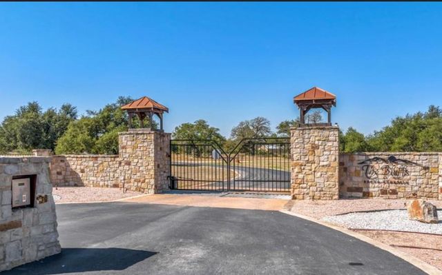 285 Comanche Ridge RDG, Blanco, TX 78663