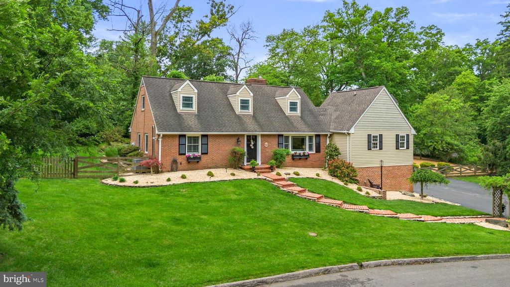 Image 1 of property listing at 3618 UNDEROAK DR, Ellicott City, MD 21042