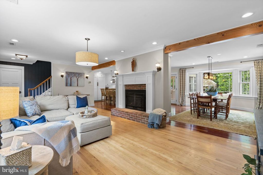 Image 10 of property listing at 3618 UNDEROAK DR, Ellicott City, MD 21042