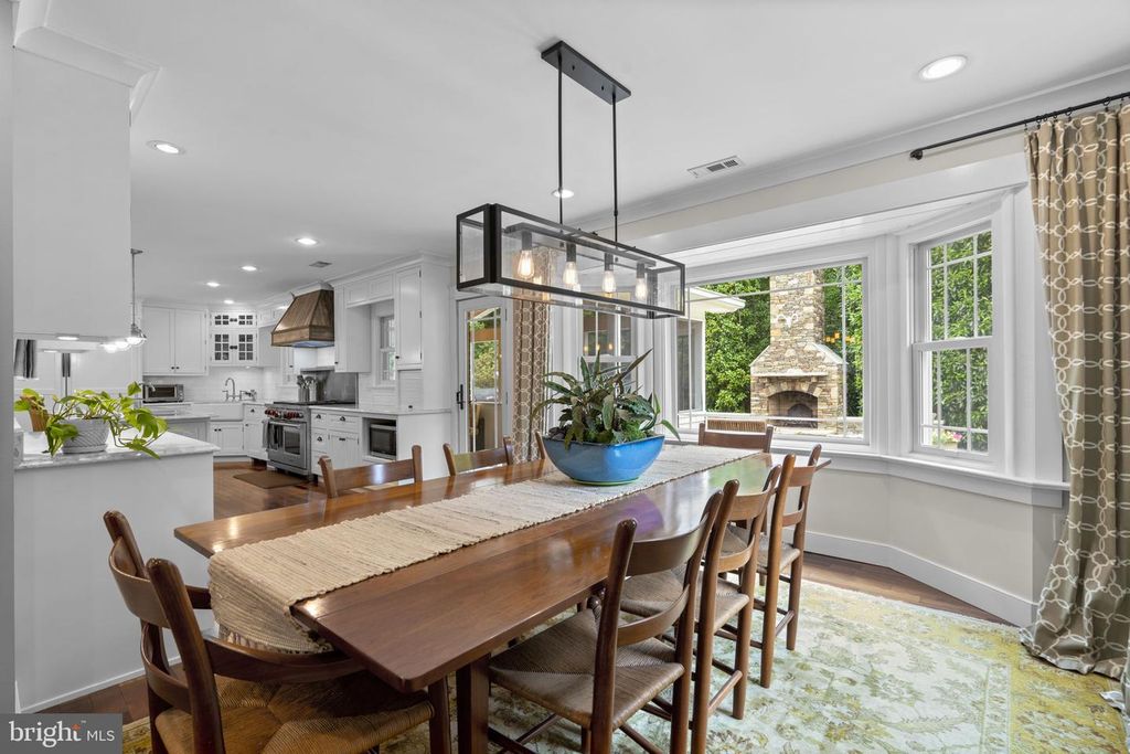Image 13 of property listing at 3618 UNDEROAK DR, Ellicott City, MD 21042