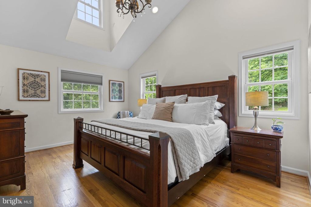 Image 15 of property listing at 3618 UNDEROAK DR, Ellicott City, MD 21042