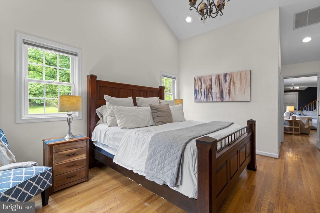 Image 16 of property listing at 3618 UNDEROAK DR, Ellicott City, MD 21042