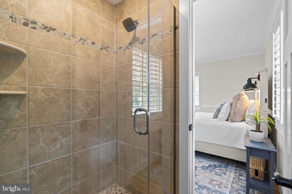Image 23 of property listing at 3618 UNDEROAK DR, Ellicott City, MD 21042