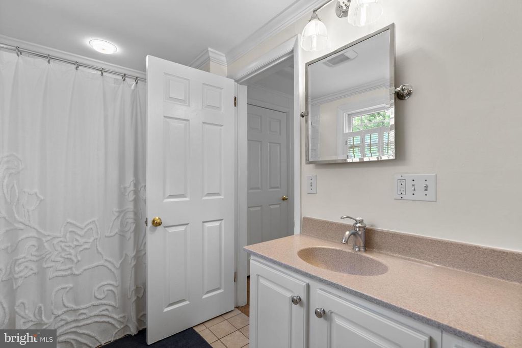 Image 26 of property listing at 3618 UNDEROAK DR, Ellicott City, MD 21042