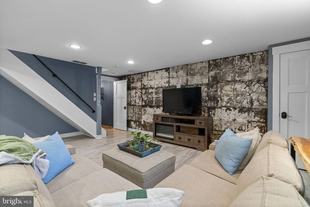 Image 30 of property listing at 3618 UNDEROAK DR, Ellicott City, MD 21042