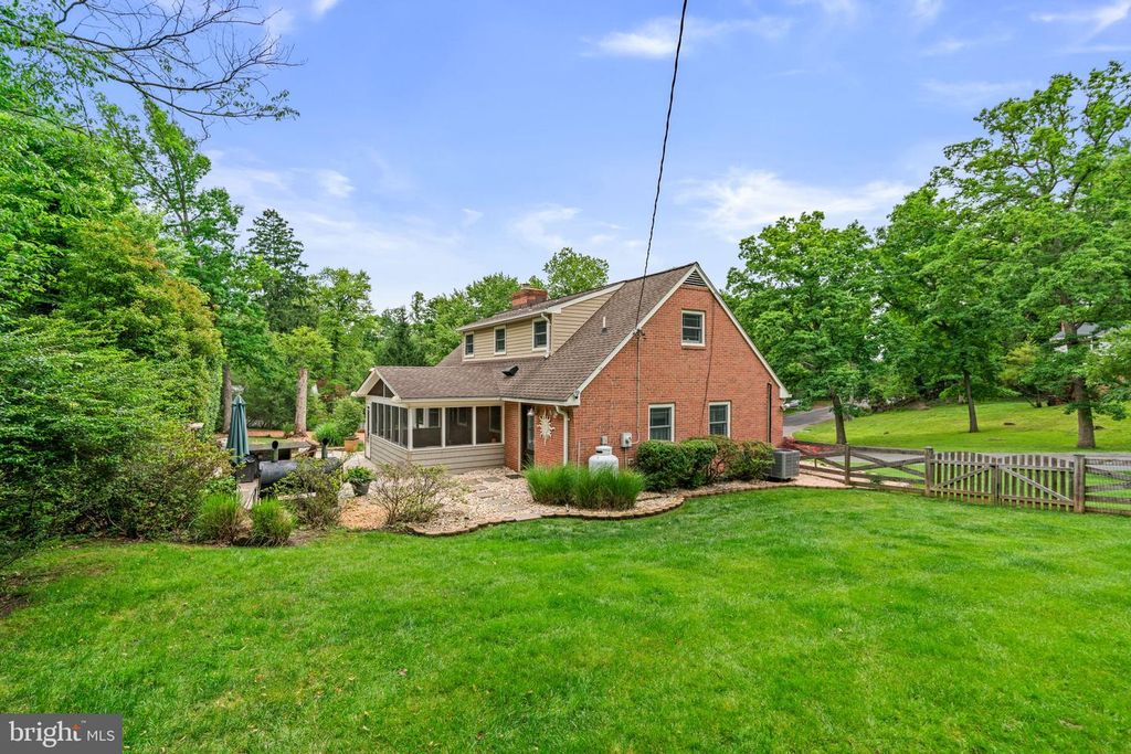 Image 42 of property listing at 3618 UNDEROAK DR, Ellicott City, MD 21042
