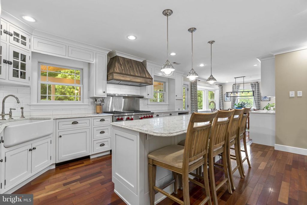 Image 7 of property listing at 3618 UNDEROAK DR, Ellicott City, MD 21042