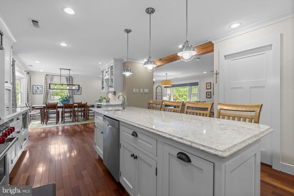 Image 9 of property listing at 3618 UNDEROAK DR, Ellicott City, MD 21042