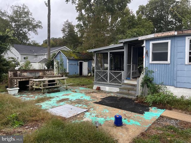 26 11TH ST, Colonial Beach, VA 22443