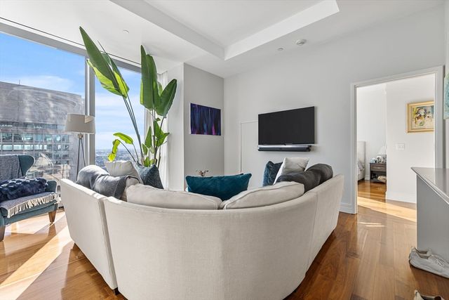 1 Dalton 2604, Boston, MA 02115