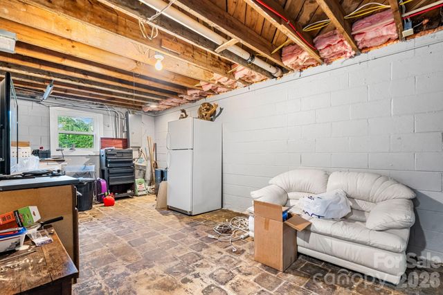 422 Arlington Circle NW, Lenoir, NC 28645