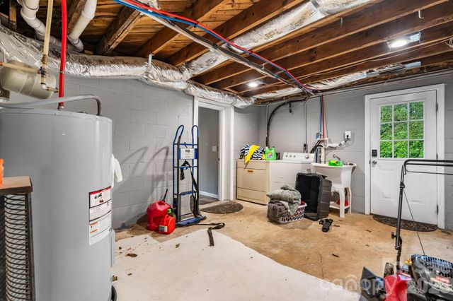 422 Arlington Circle NW, Lenoir, NC 28645