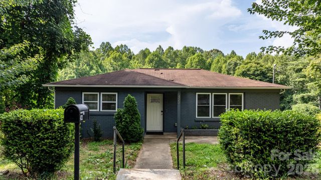 422 Arlington Circle NW, Lenoir, NC 28645