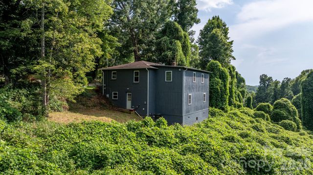 422 Arlington Circle NW, Lenoir, NC 28645