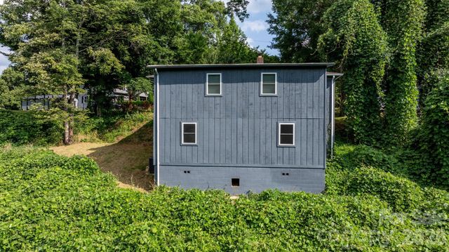 422 Arlington Circle NW, Lenoir, NC 28645