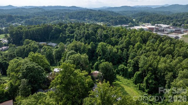 422 Arlington Circle NW, Lenoir, NC 28645