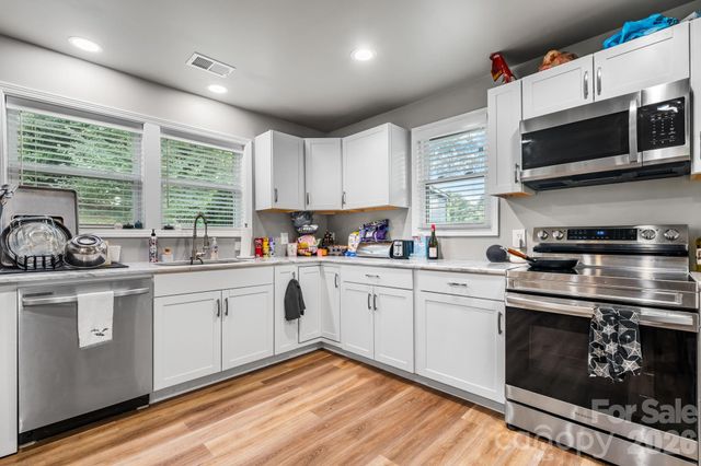 422 Arlington Circle NW, Lenoir, NC 28645