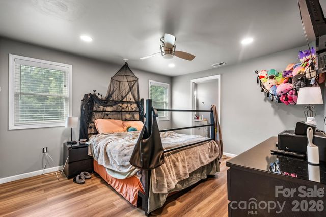 422 Arlington Circle NW, Lenoir, NC 28645