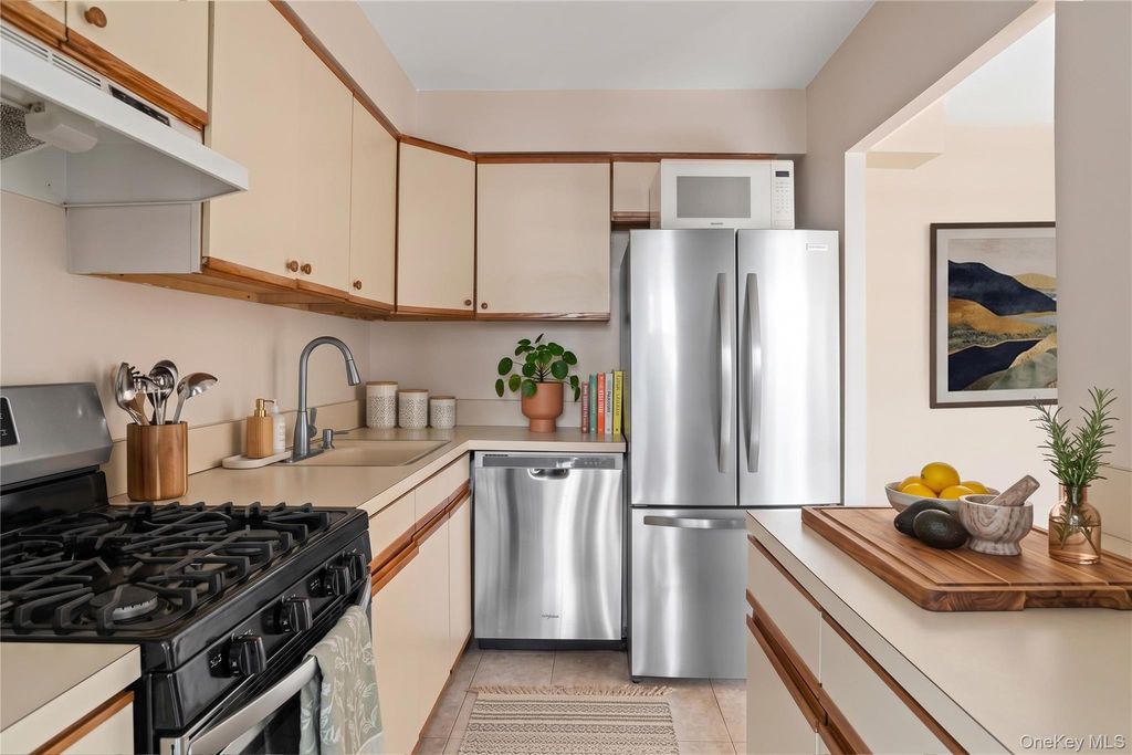 39-60 54th Street 8X, Woodside, NY 11377 — photo 3