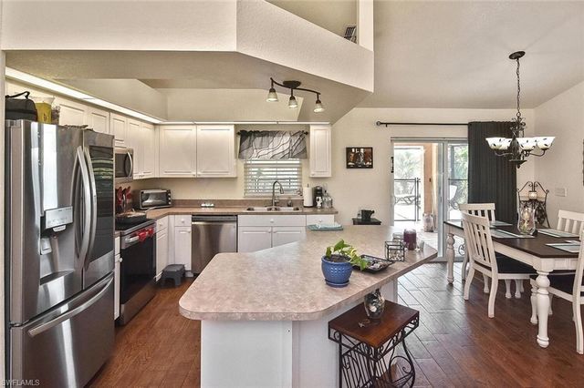 425 20th PL, Cape Coral, FL 33993