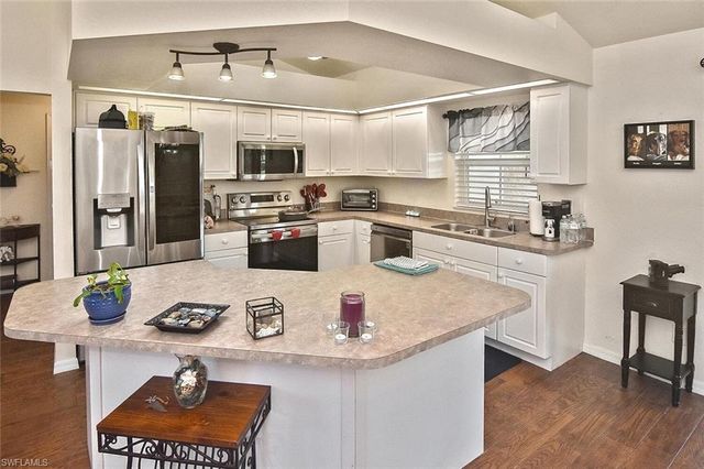 425 20th PL, Cape Coral, FL 33993