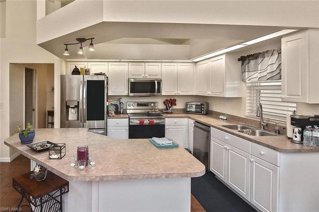 425 20th PL, Cape Coral, FL 33993