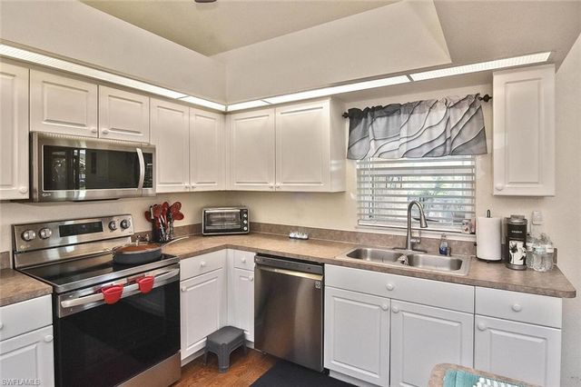 425 20th PL, Cape Coral, FL 33993