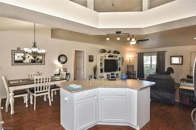 425 20th PL, Cape Coral, FL 33993