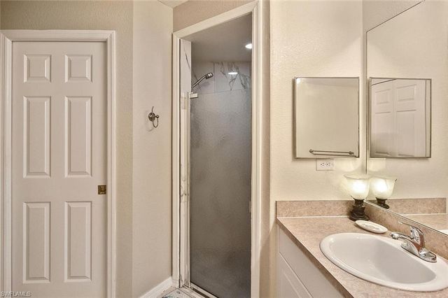 425 20th PL, Cape Coral, FL 33993