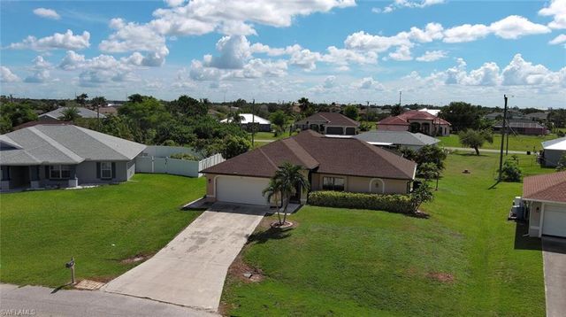 425 20th PL, Cape Coral, FL 33993