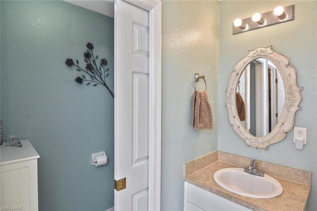 425 20th PL, Cape Coral, FL 33993