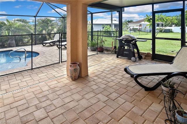 425 20th PL, Cape Coral, FL 33993