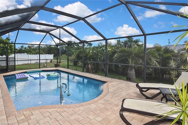 425 20th PL, Cape Coral, FL 33993
