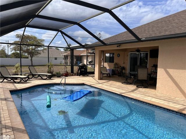 425 20th PL, Cape Coral, FL 33993