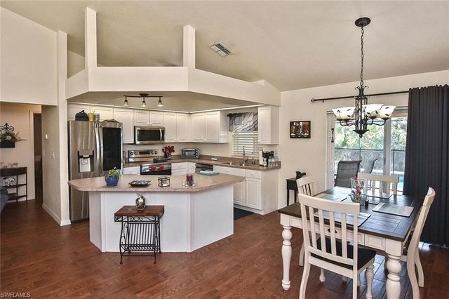 425 20th PL, Cape Coral, FL 33993