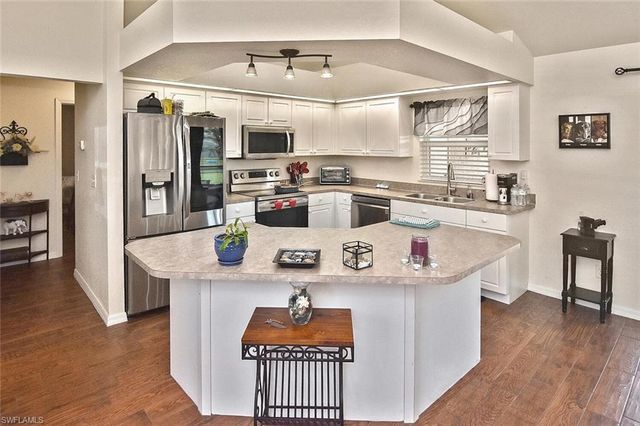 425 20th PL, Cape Coral, FL 33993