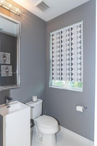 2900 NE 12th Ter 33, Oakland Park, FL 33334