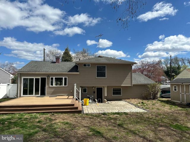 62 LAKEVIEW CT, Hamilton, NJ 08620