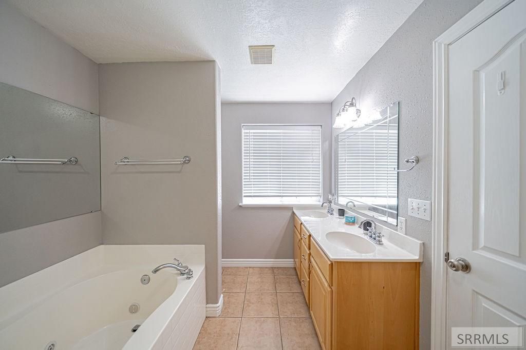 Image 19 of property listing at 3860 E 390 N, Rigby, ID 83442