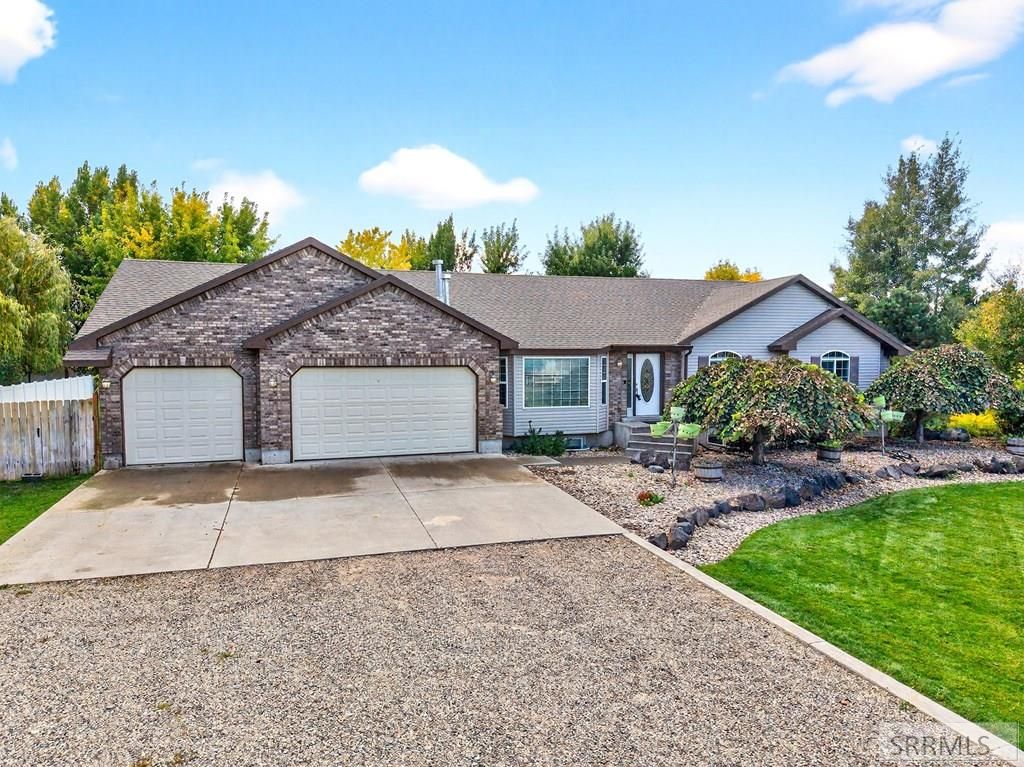 Image 3 of property listing at 3860 E 390 N, Rigby, ID 83442